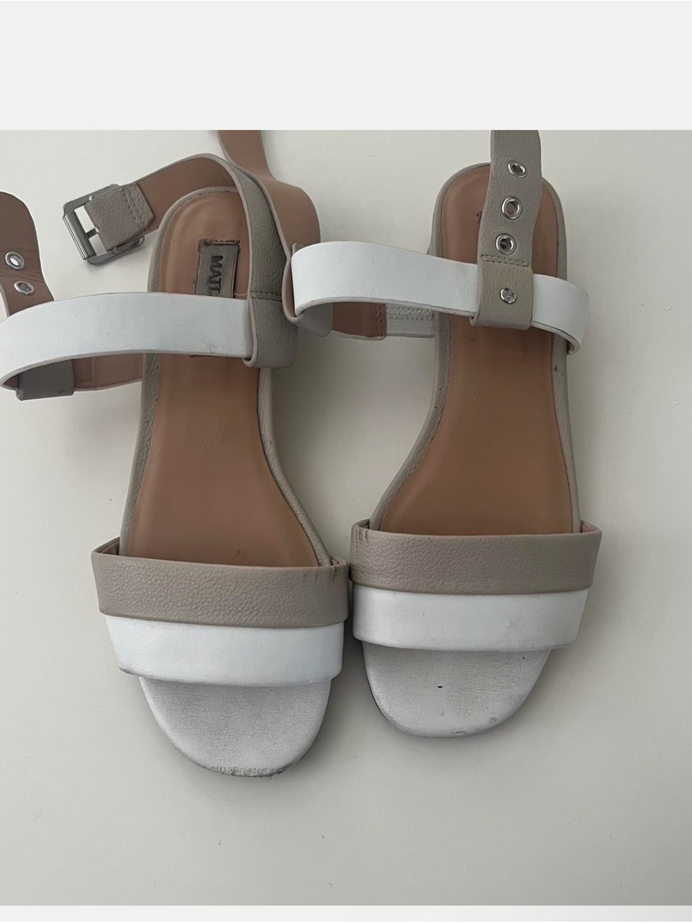 Mat & Nat White Gray Sandals summer classic kitten heel buckle minimalist 36 6